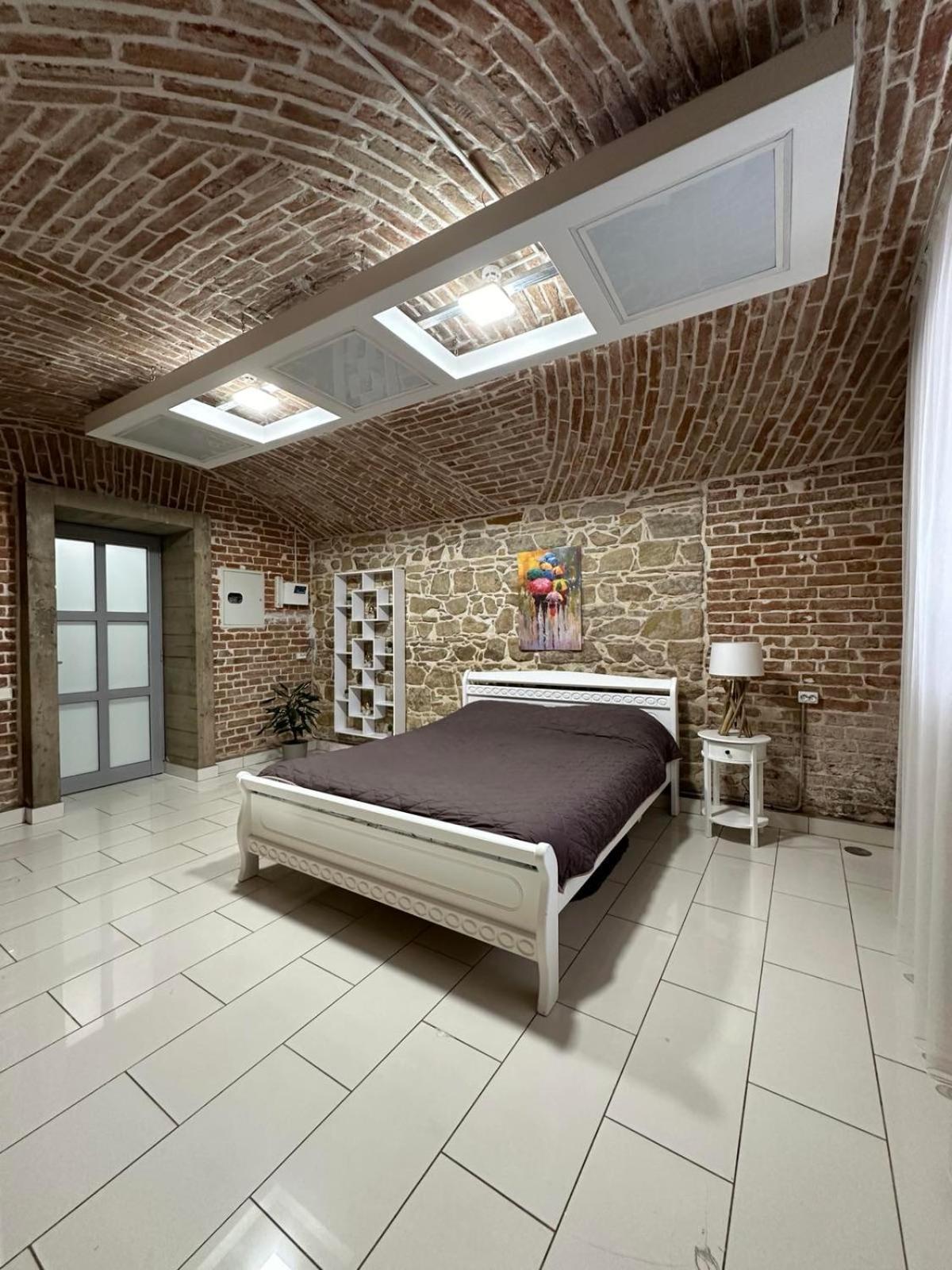 2Х Кім-Й Loft На Площі Філармонії By Willox Apartment Chernivtsi Ngoại thất bức ảnh