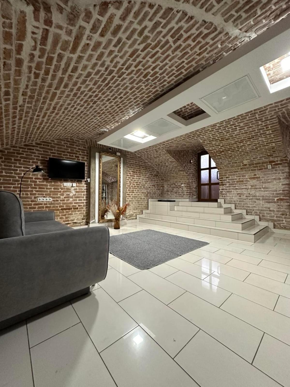2Х Кім-Й Loft На Площі Філармонії By Willox Apartment Chernivtsi Ngoại thất bức ảnh