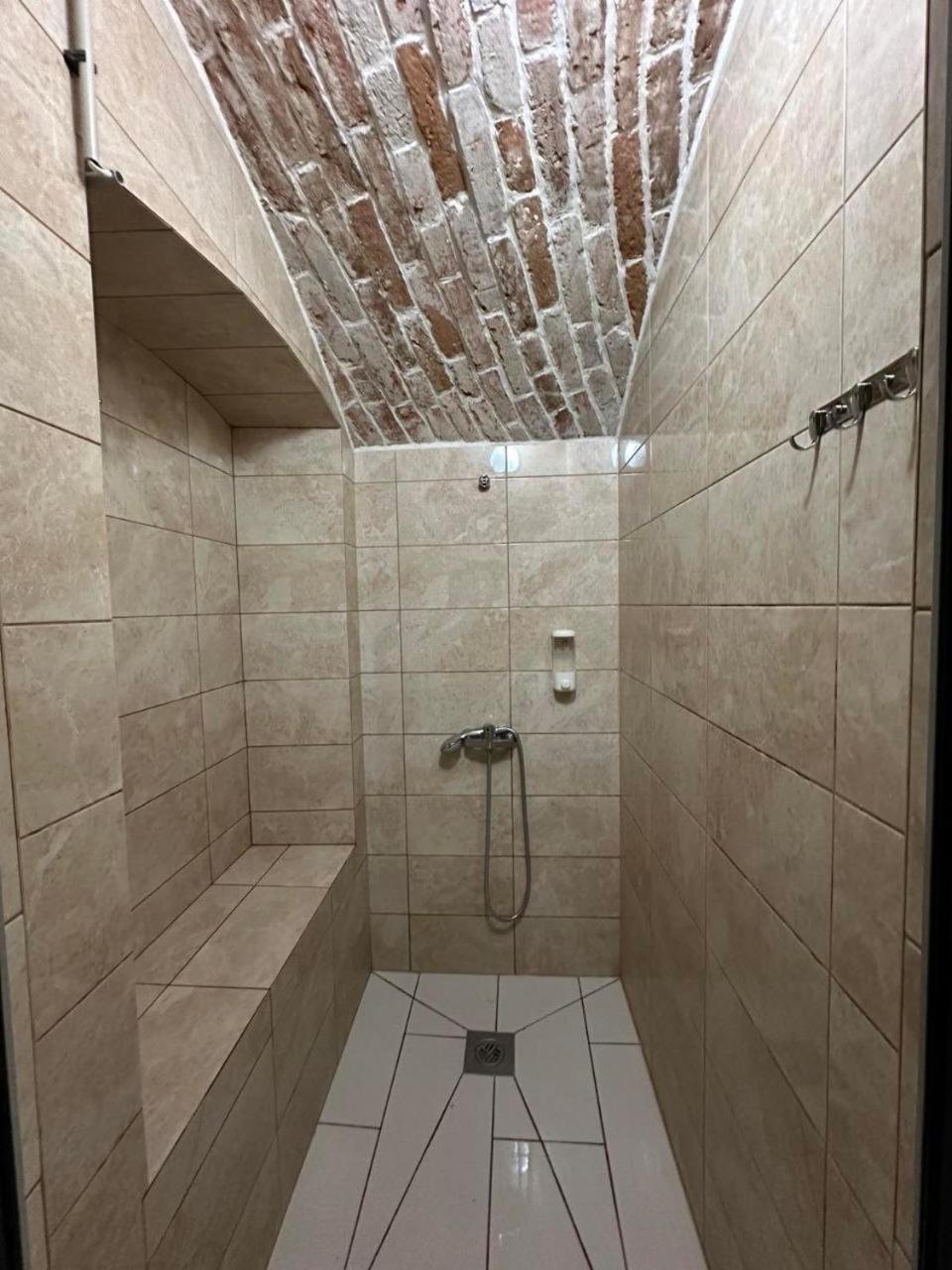 2Х Кім-Й Loft На Площі Філармонії By Willox Apartment Chernivtsi Ngoại thất bức ảnh